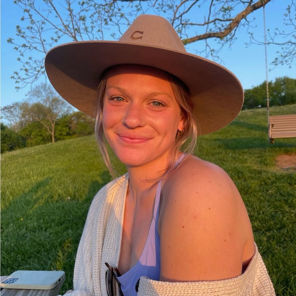 Meet your Posher, Nicole